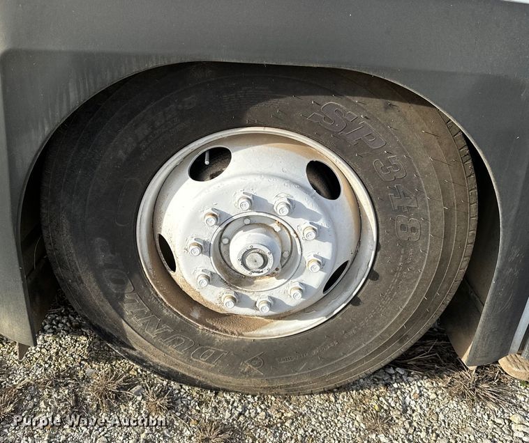 image for item OM9922 1992 Motor Coach Industries  102-C3 coach bus