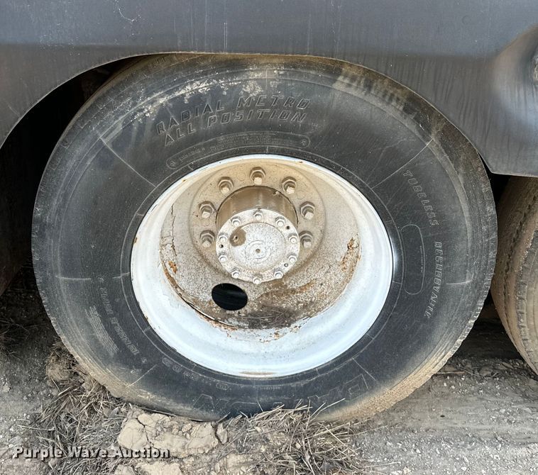 image for item OM9922 1992 Motor Coach Industries  102-C3 coach bus