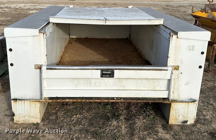 image for item OM9926 Royal Utility bed