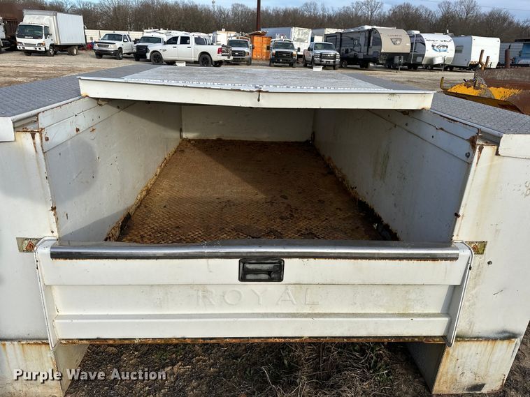 image for item OM9926 Royal Utility bed