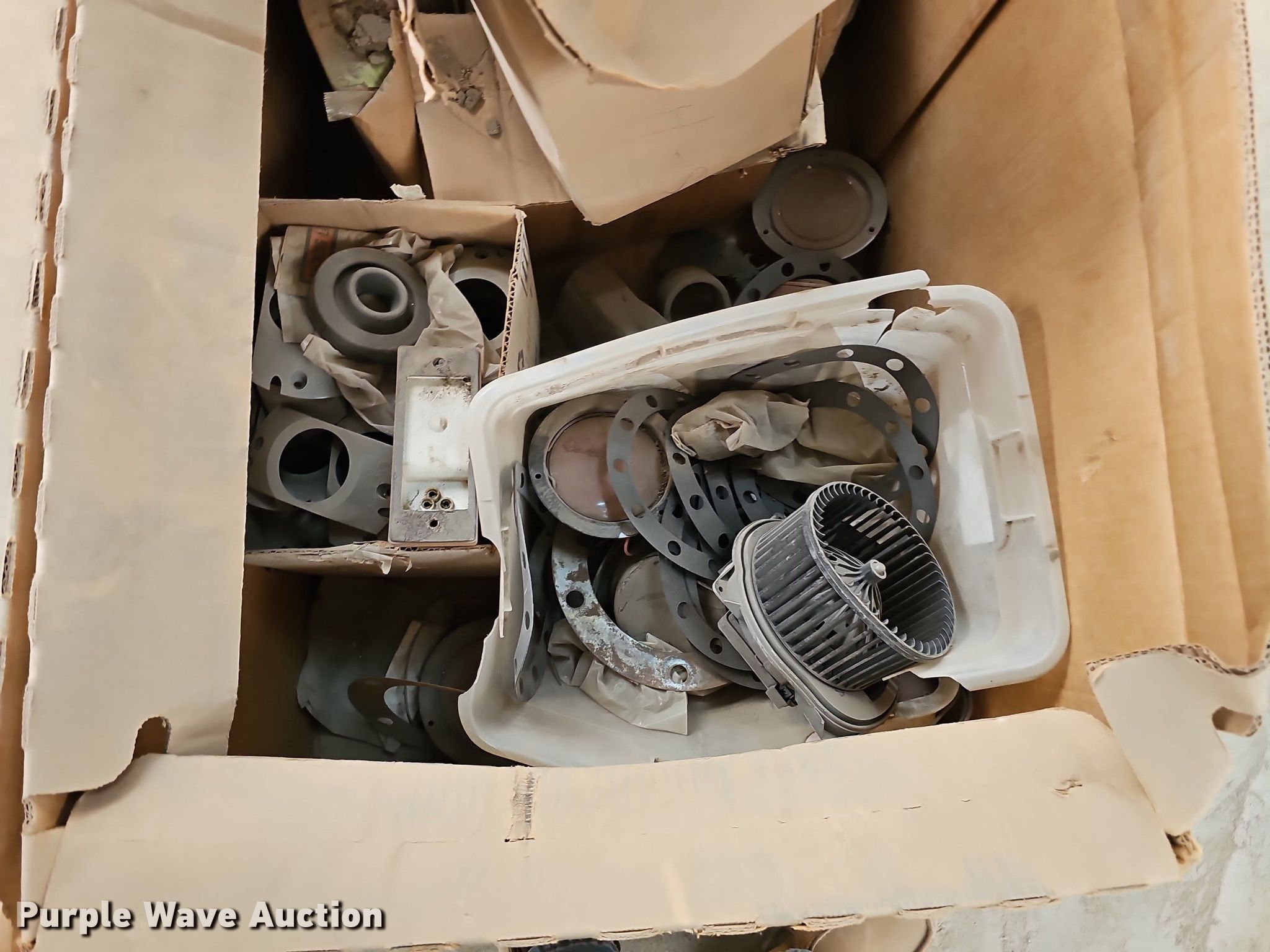 Truck and trailer parts in Omaha, NE Item DK0609 for sale Purple Wave