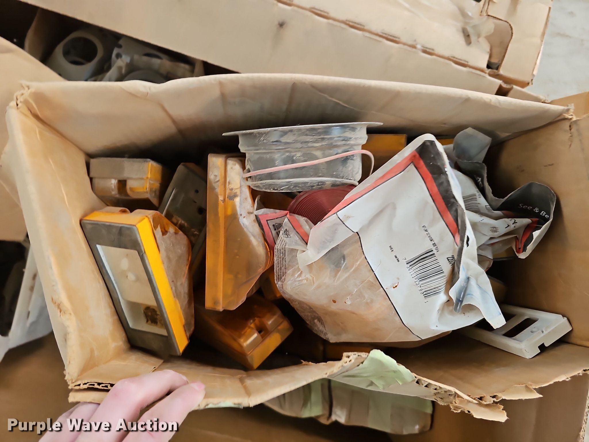 Truck and trailer parts in Omaha, NE Item DK0609 for sale Purple Wave