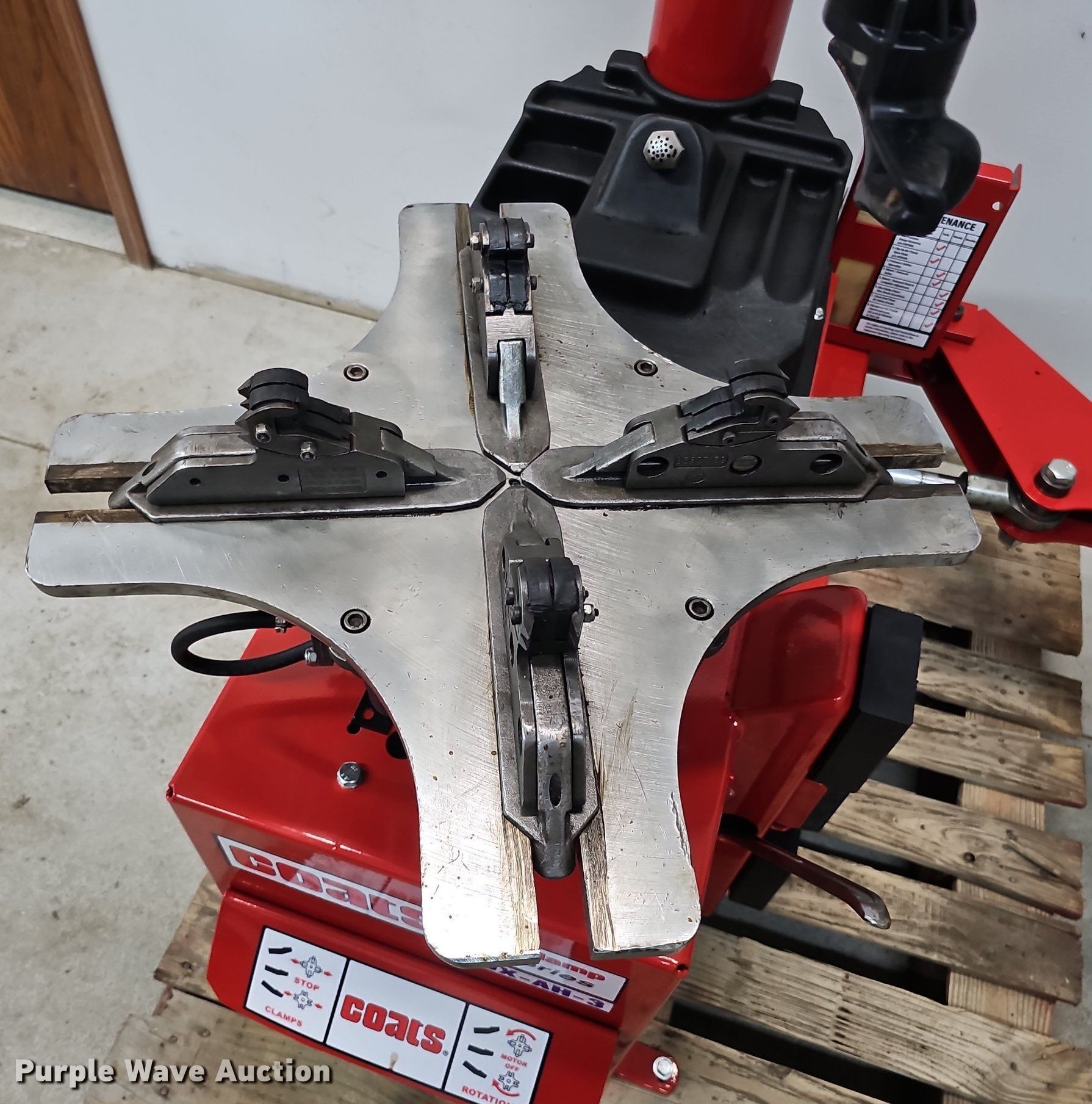 Coats X Series 70XAH3 rim clamp tire machine in Papillion, NE Item