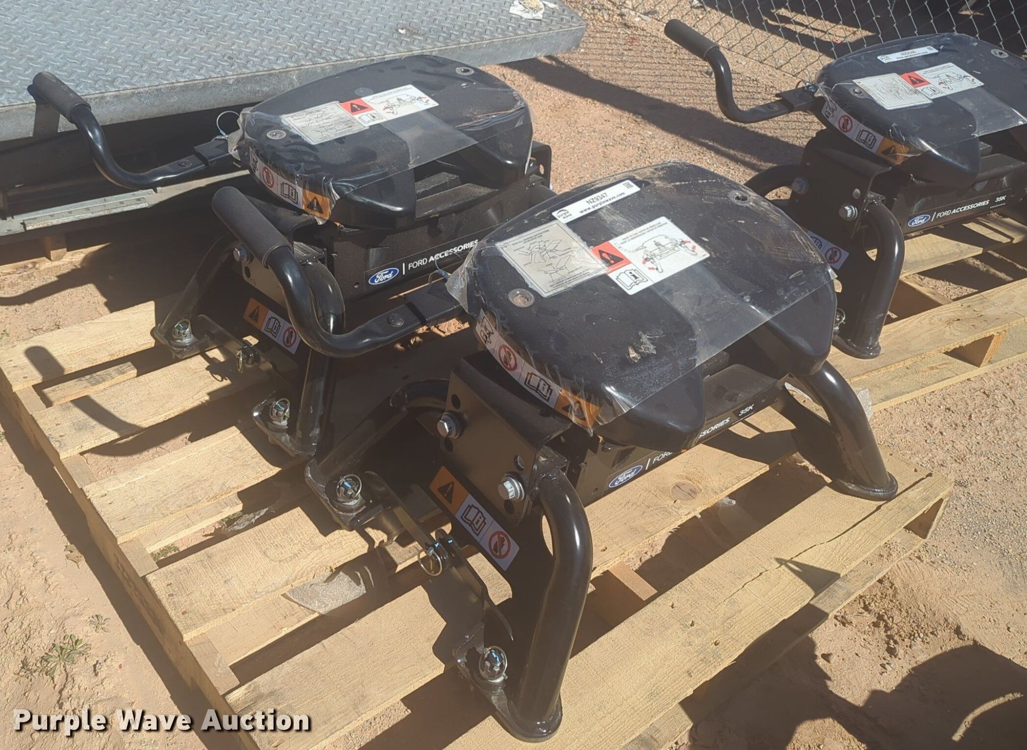 (2) Ford fifth wheel hitches in Oklahoma City, OK Item NZ9347 for