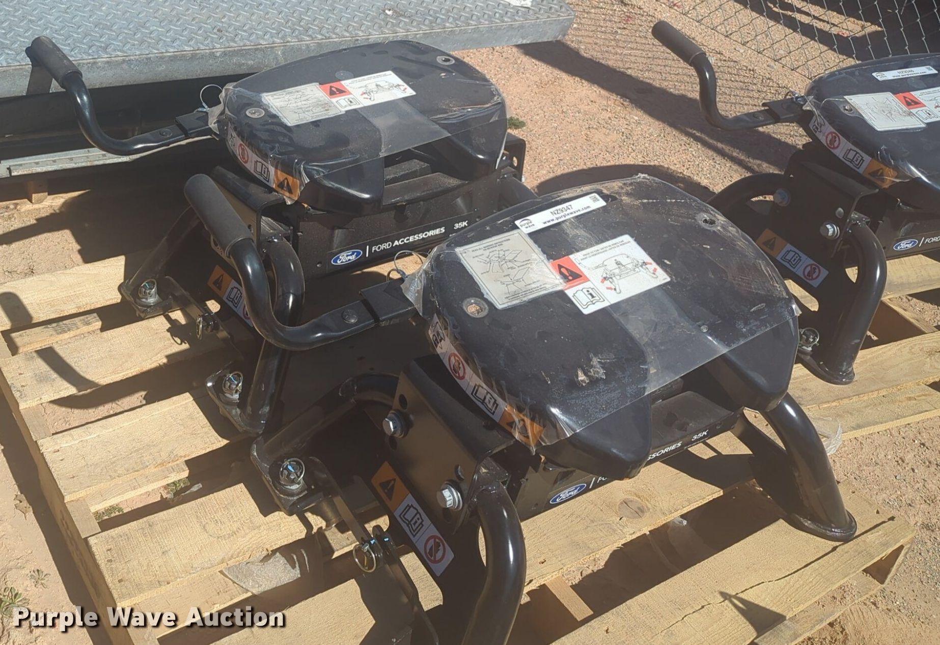 (2) Ford fifth wheel hitches in Oklahoma City, OK Item NZ9347 for