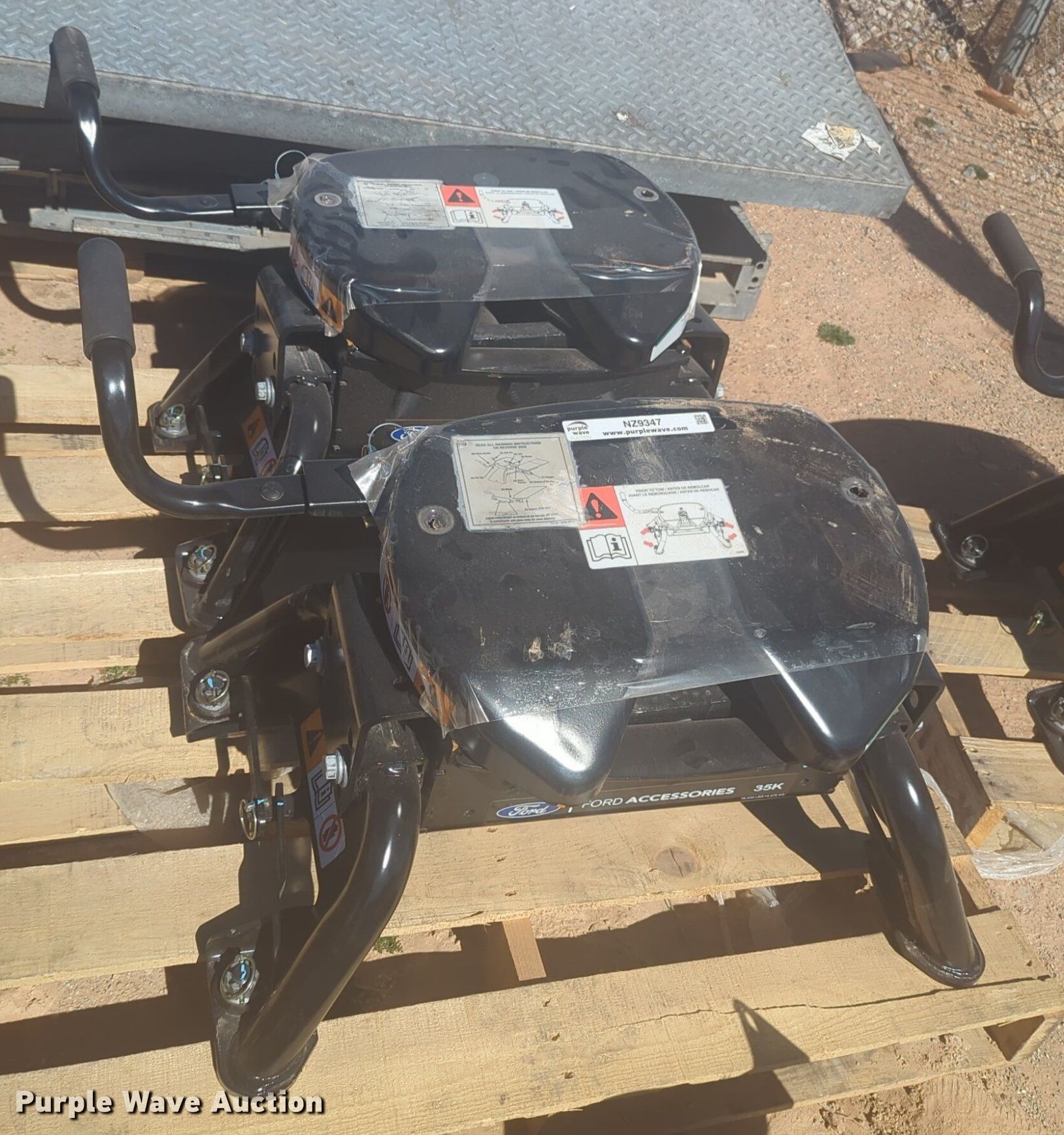 (2) Ford fifth wheel hitches in Oklahoma City, OK Item NZ9347 for