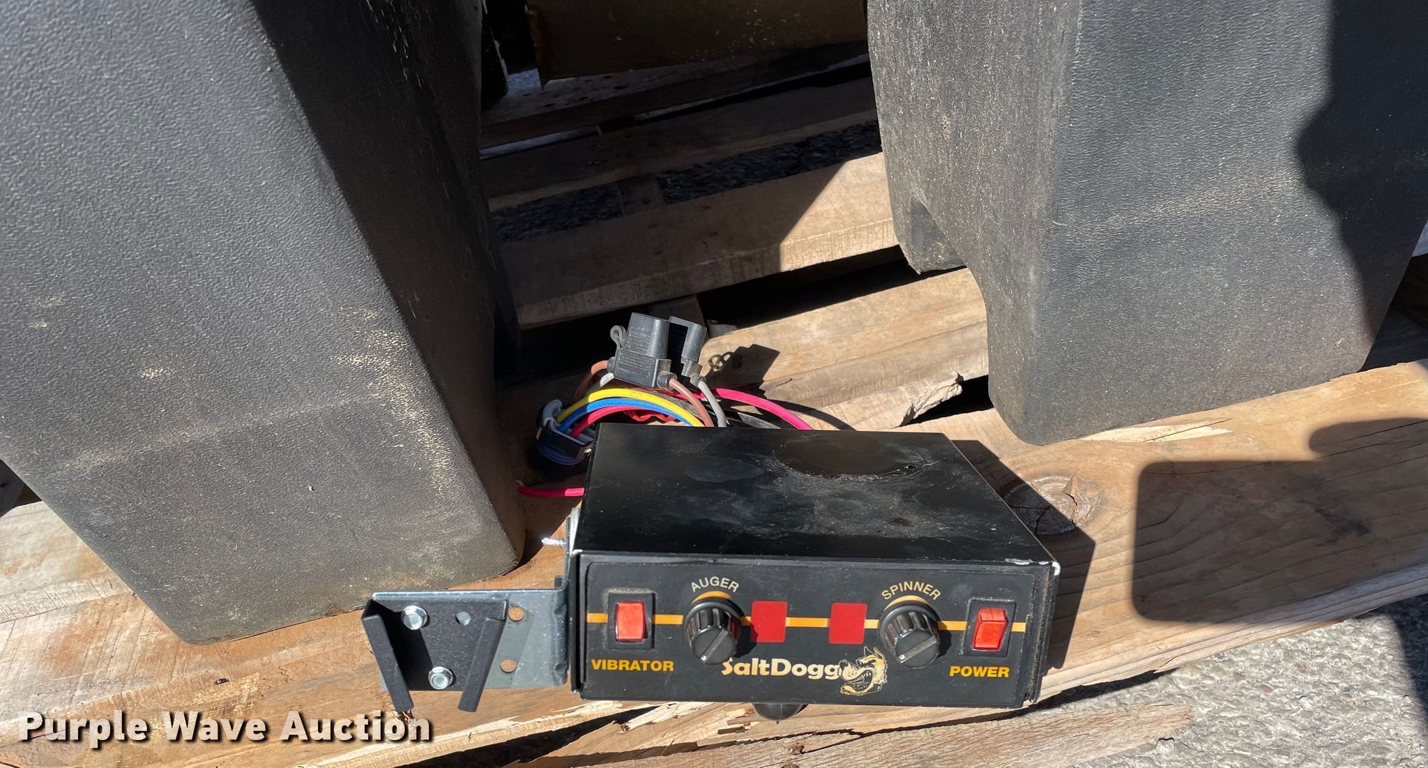 SaltDogg SHPE2000 spreader in Carol Stream, IL Item OG9796 for sale