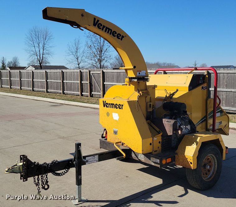 image for item DG0416 2013 Vermeer BC900XL wood chipper