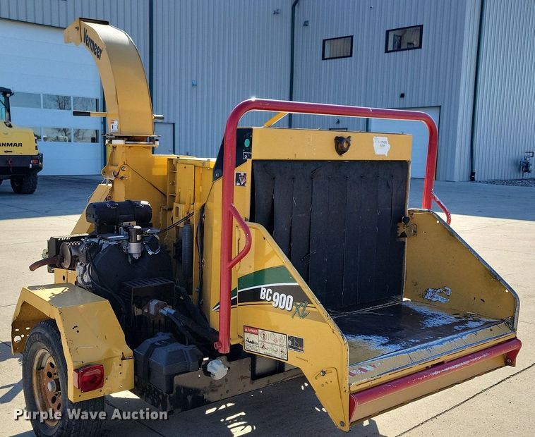 image for item DG0416 2013 Vermeer BC900XL wood chipper