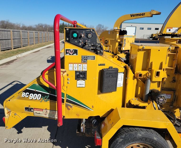 image for item DG0416 2013 Vermeer BC900XL wood chipper