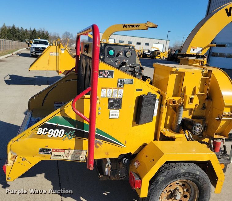 image for item DG0416 2013 Vermeer BC900XL wood chipper