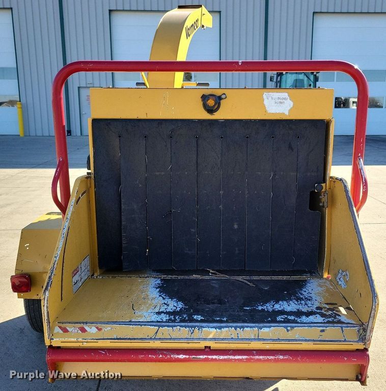 image for item DG0416 2013 Vermeer BC900XL wood chipper