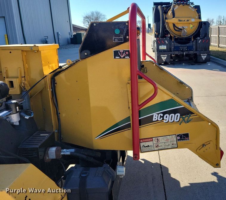 image for item DG0416 2013 Vermeer BC900XL wood chipper