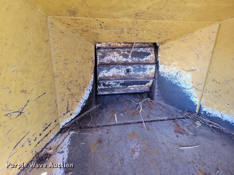 image for item DG0416 2013 Vermeer BC900XL wood chipper