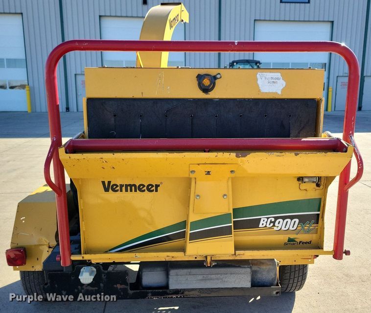 image for item DG0416 2013 Vermeer BC900XL wood chipper