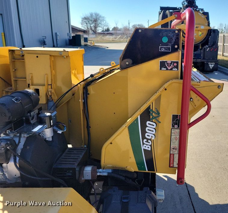 image for item DG0416 2013 Vermeer BC900XL wood chipper