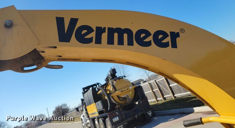 image for item DG0416 2013 Vermeer BC900XL wood chipper
