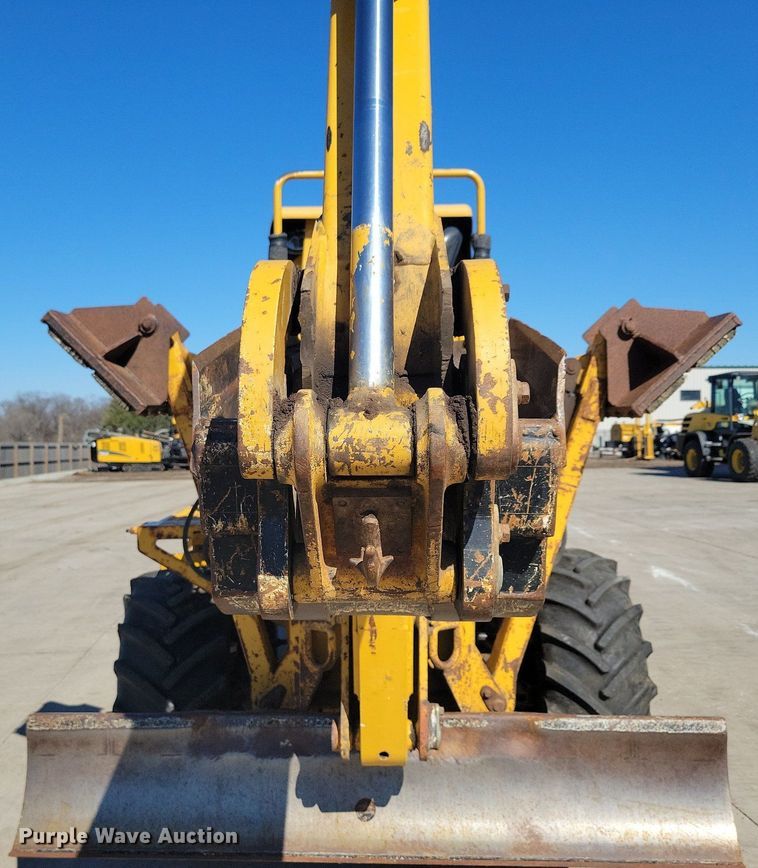 image for item DG0417 2008 Vermeer RTX1250 trencher
