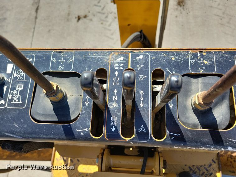 image for item DG0417 2008 Vermeer RTX1250 trencher