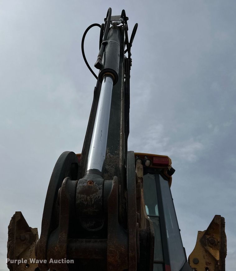 image for item DG4268 2012 John Deere 310SK backhoe