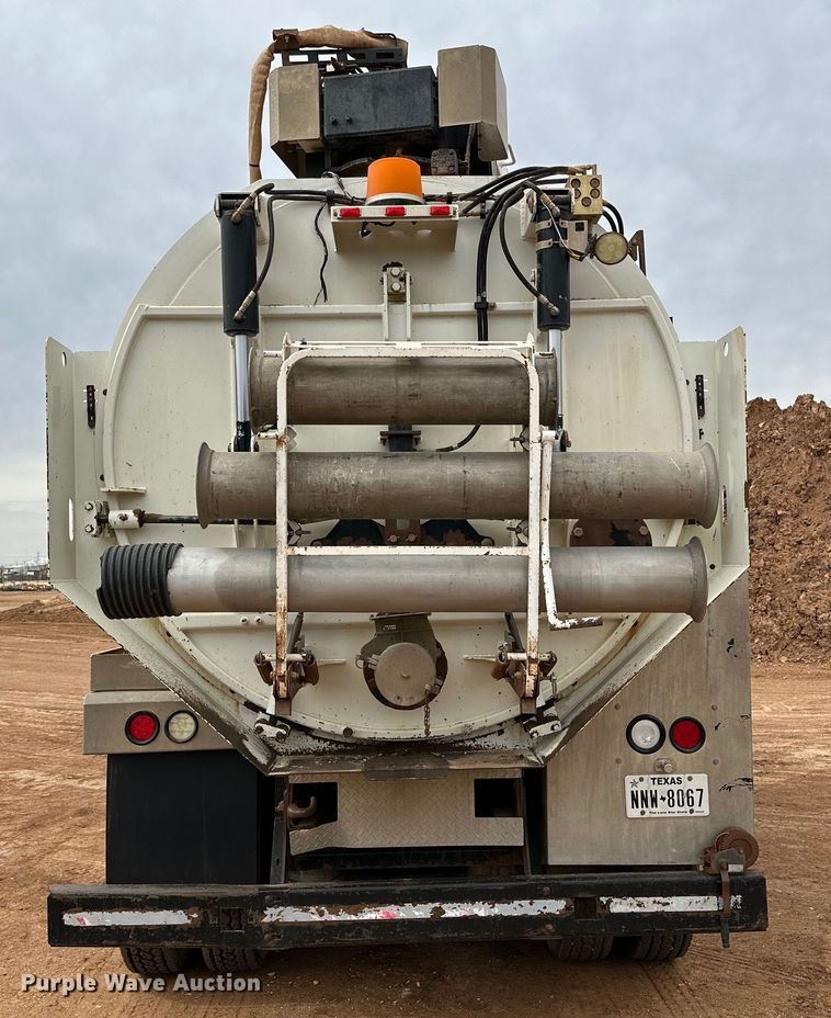 image for item DG4269 2013 Western Star 4900 hydrovac truck