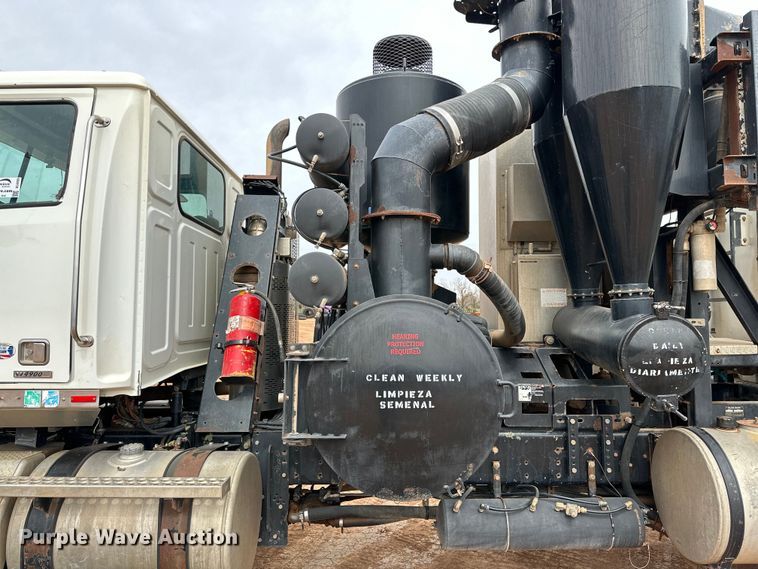 image for item DG4269 2013 Western Star 4900 hydrovac truck