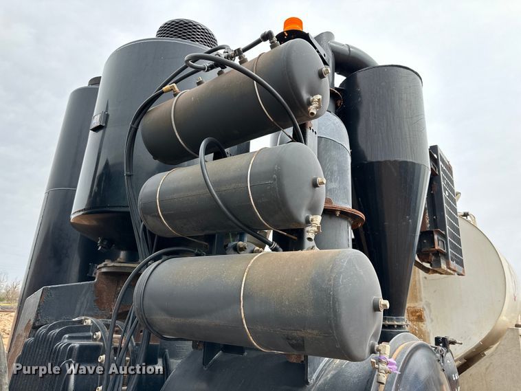 image for item DG4269 2013 Western Star 4900 hydrovac truck