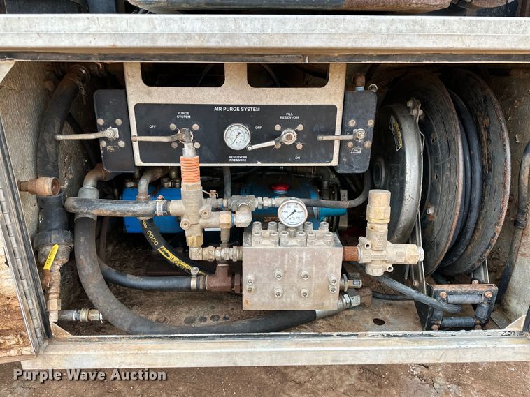 image for item DG4269 2013 Western Star 4900 hydrovac truck