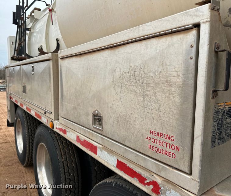 image for item DG4269 2013 Western Star 4900 hydrovac truck