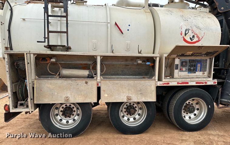 image for item DG4269 2013 Western Star 4900 hydrovac truck