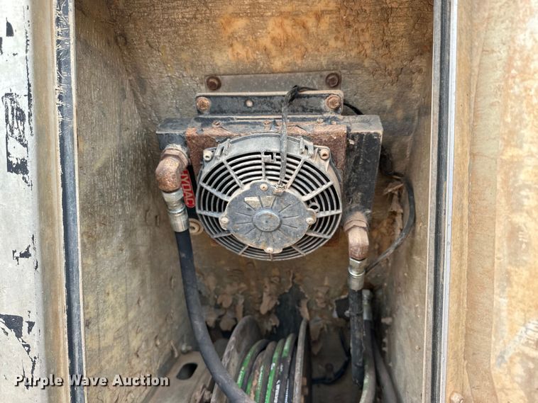 image for item DG4269 2013 Western Star 4900 hydrovac truck