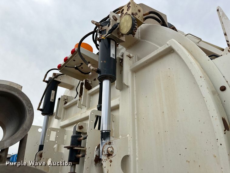 image for item DG4269 2013 Western Star 4900 hydrovac truck