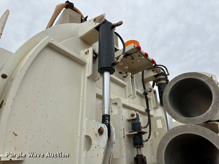 image for item DG4269 2013 Western Star 4900 hydrovac truck