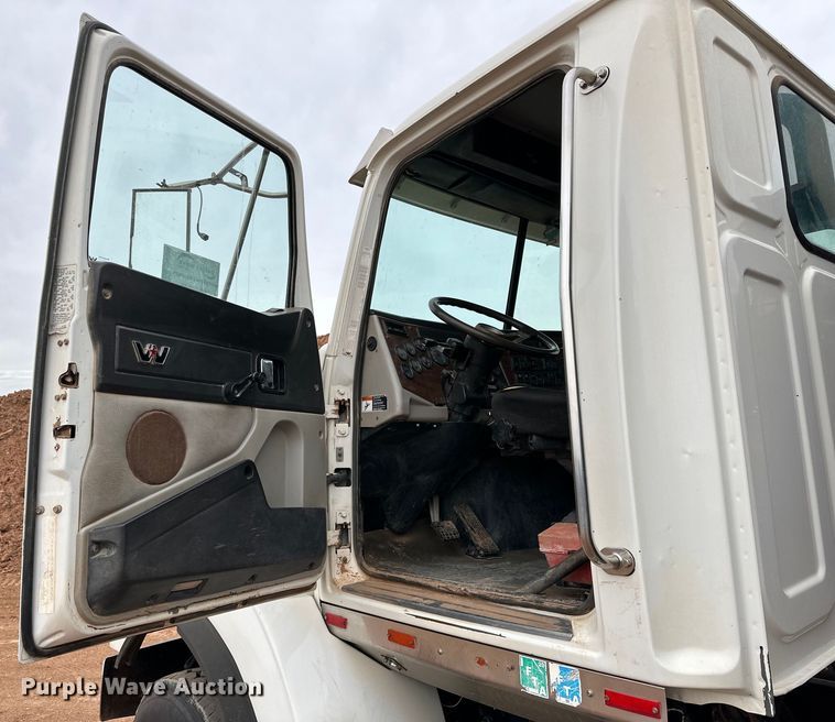 image for item DG4269 2013 Western Star 4900 hydrovac truck