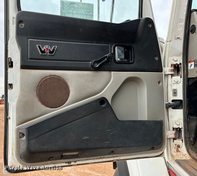 image for item DG4269 2013 Western Star 4900 hydrovac truck