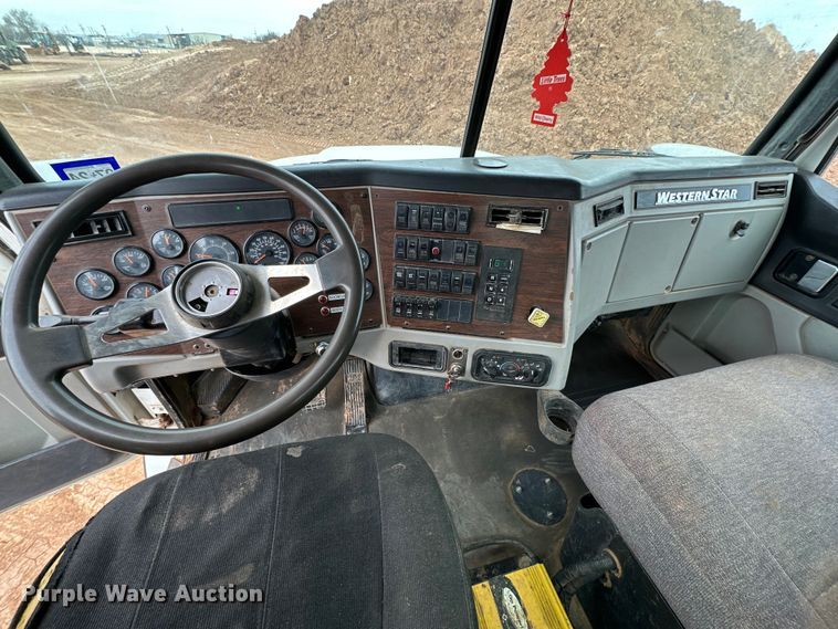 image for item DG4269 2013 Western Star 4900 hydrovac truck