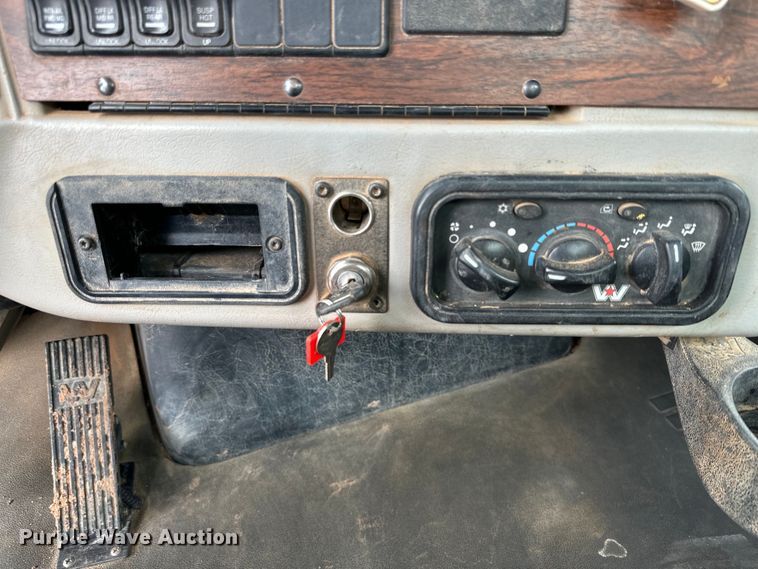 image for item DG4269 2013 Western Star 4900 hydrovac truck