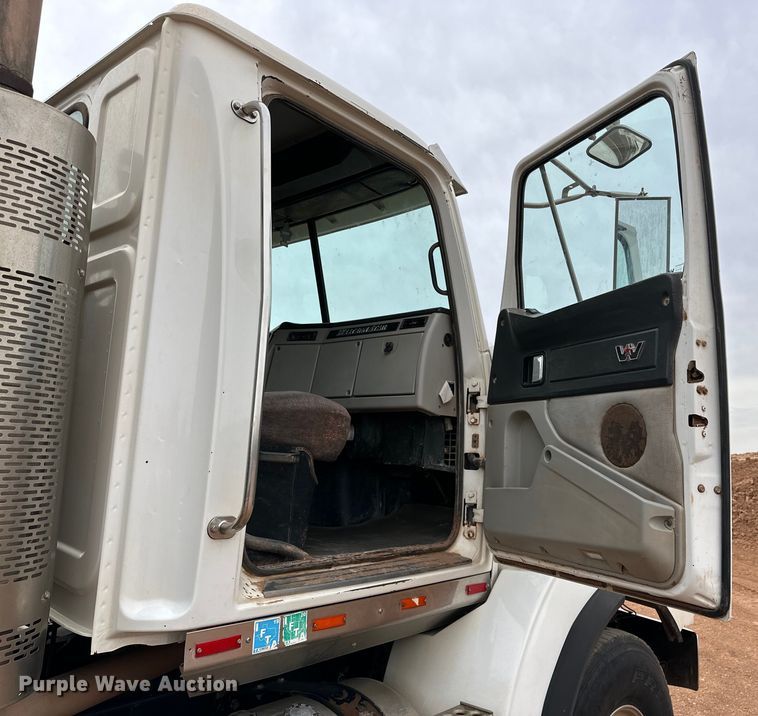 image for item DG4269 2013 Western Star 4900 hydrovac truck