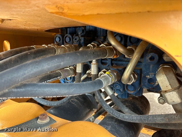 image for item DG4272 2019 Case 580 Super N backhoe