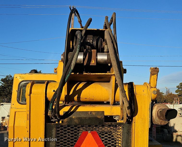 image for item DK0577 1995 Pettibone 8042 telehandler