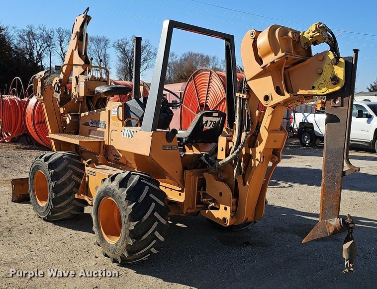 image for item DK0589 2000 Case 660 vibratory cable plow