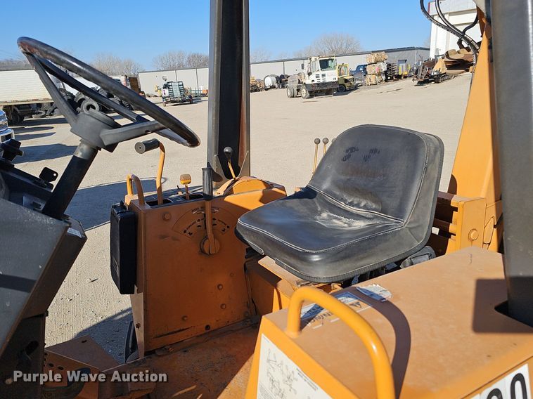 image for item DK0589 2000 Case 660 vibratory cable plow