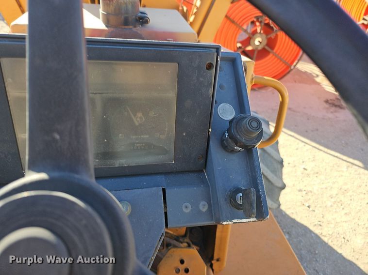 image for item DK0589 2000 Case 660 vibratory cable plow