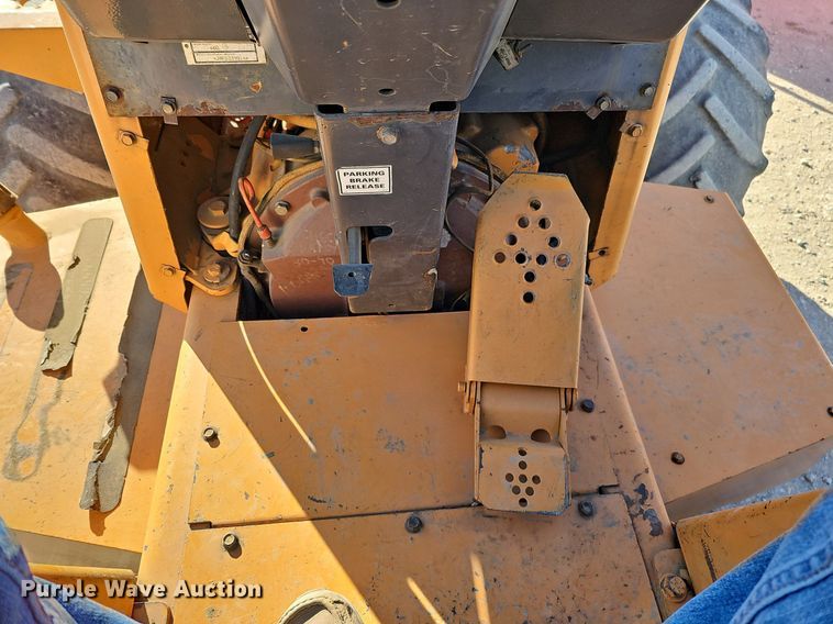 image for item DK0589 2000 Case 660 vibratory cable plow