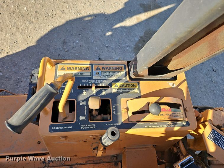 image for item DK0589 2000 Case 660 vibratory cable plow