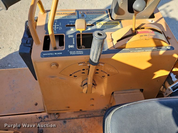 image for item DK0589 2000 Case 660 vibratory cable plow