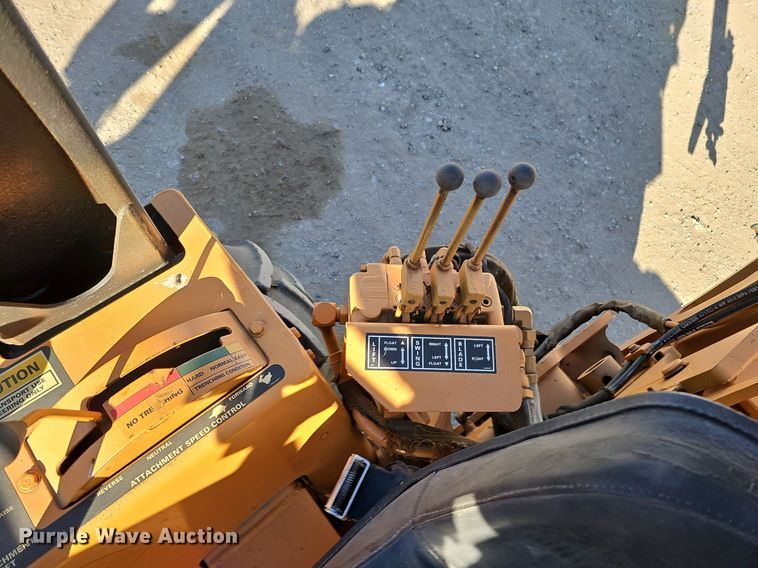 image for item DK0589 2000 Case 660 vibratory cable plow