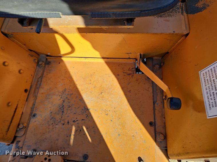 image for item DK0589 2000 Case 660 vibratory cable plow