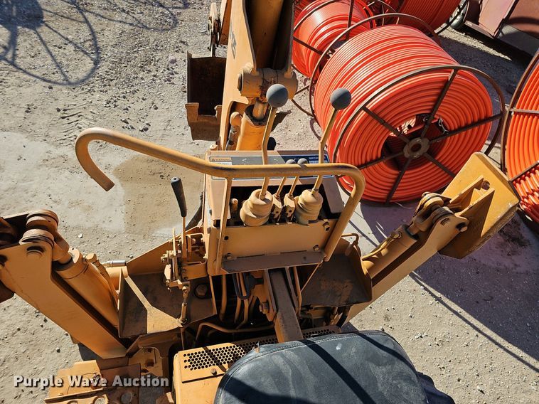 image for item DK0589 2000 Case 660 vibratory cable plow