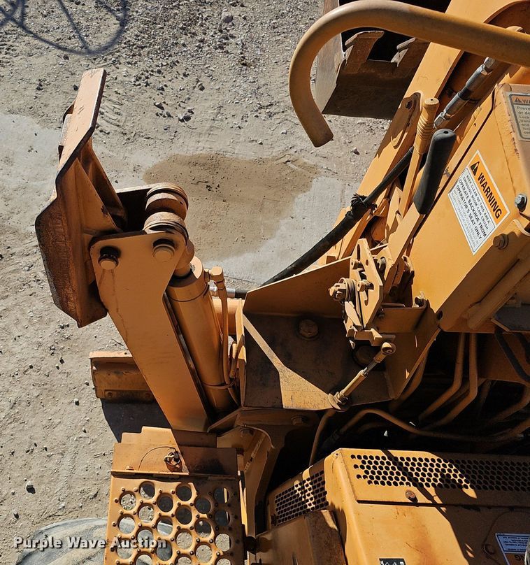 image for item DK0589 2000 Case 660 vibratory cable plow